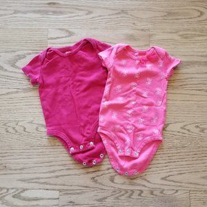 *3 for $20*Carter's short sleeve body suits set of 2